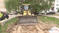 «Мы не согласны»: жители выступают против постройки проезжей части заместо аллеи в Павлодаре